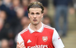 Arsenal: Những người hùng thầm lặng trên đường vô địch