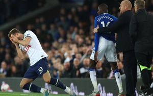 Harry Kane bị chỉ trích nặng nề vì ăn vạ quá 'lố' khiến đối thủ nhận thẻ đỏ