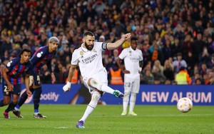 Benzema lập hat-trick khiến Barcelona 'phơi áo' trước Real Madrid ngay trên sân Camp Nou