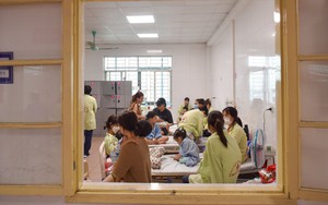 Nhiều trẻ mắc virus hợp bào hô hấp RSV biến chứng nhanh, bác sĩ cảnh báo dấu hiệu cần tới viện