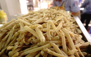 Đặc sản có hình thù đáng sợ, được ví như “mì chính của nhà giàu” giá lên đến hơn 5 triệu đồng/kg vẫn đắt khách mua