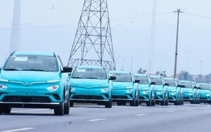 Taxi điện VinFast khác gì với taxi xăng? Khi tắc đường thấy rõ ưu thế!
