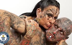 Biến đổi cơ thể thành "quỷ Satan", cặp đôi thực hiện hơn 90 lần phẫu thuật kinh dị, gây tiếc nuối khi công bố ảnh thời xưa