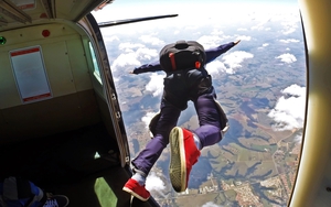 Vì sao trực thăng, máy bay chở khách lại không có dù nhảy thoát nạn?