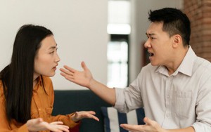 Lần đầu nhìn thấy cô dâu không trang điểm, chú rể đòi ly hôn rồi chết sững trước tuyên bố của vợ