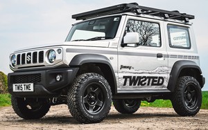 Suzuki Jimny về Việt Nam mà được độ thế này thì chất: Giá quy đổi gần 1,5 tỷ đồng, được hãng nổi tiếng độ Land Rover làm lại