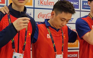 Giành HCĐ tại SEA Games 32, tuyển thủ VALORANT Việt Nam ủ rũ, HLV đỏ hoe mắt 