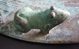 Đêm đêm rì rầm trong tiếng đất: Ếch và cá sấu - thú thiêng Đông Sơn