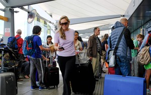 Anh: Dự kiến hạn chế thị thực đối với gia đình sinh viên học thạc sĩ