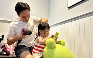 Chiều con như Cường Đô la, "xả vai" doanh nhân chăm sóc con gái rượu quá chu đáo