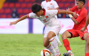 Tiền đạo của HAGL khiến HLV Troussier tiếc nuối