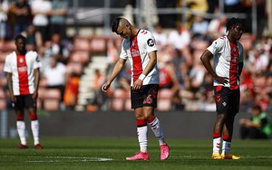 Ngoại hạng Anh xác định cái tên đầu tiên xuống hạng, các ứng viên đua trụ hạng khác run rẩy