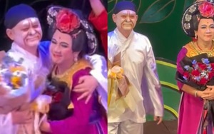 Nghẹn ngào khoảnh khắc NSƯT Hữu Châu ôm NSƯT Thành Lộc chào tạm biệt sau suất diễn cuối cùng của '12 Bà Mụ'