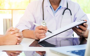 Người đàn ông phát hiện mắc ung thư sau khi có dấu hiệu này trong miệng