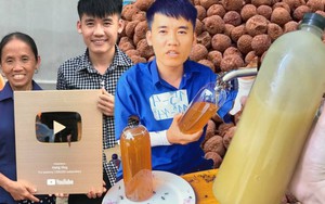 Mật ong của con trai bà Tân có màu sắc kỳ lạ, bên ngoài sủi bọt khiến bao khách hàng hoang mang 