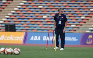 Bình luận viên Quang Huy: Hãy bình tĩnh với HLV Troussier!