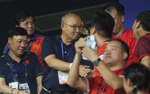 Vụ cựu trợ lý tuyển Việt Nam gây tranh cãi: Không nên lôi HLV Park Hang-seo vào cuộc!