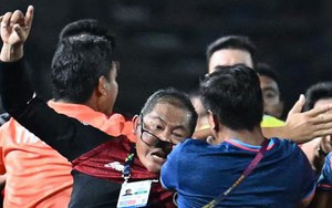 U22 Indonesia tiết lộ lý do vụ ẩu đả ở chung kết SEA Games, HLV Thái Lan ‘nắn gân’ học trò sau hành động xấu xí