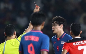 Sau lời giã từ đội tuyển gây sốc, trung vệ Thái Lan ném huy chương SEA Games lên khán đài