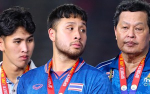 Cầu thủ Thái Lan buồn tiu nghỉu, ôm cái kết đắng sau màn khiêu khích xấu xí ở chung kết SEA Games