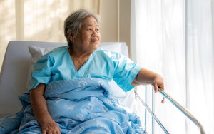 Sau lần nhập viện một mình, tôi quyết bán nhà khoảng 3 tỷ đồng vào viện dưỡng lão: Mong dựa vào con cái may rủi chẳng khác chờ trúng số