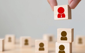 Người phỏng vấn: ‘Cọp và heo cùng vào hang, cọp chết heo sống, tại sao?’ - Khéo léo phân tích, anh chàng lập tức trúng tuyển!