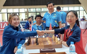 Bộ đôi hot girl cờ ốc Việt Nam ở SEA Games 32 từng dám bỏ cờ vua để rồi 'ẵm' HCV gây chấn động