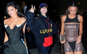 Tiệc hậu Met Gala 2023 - nơi các sao bắt đầu bung xõa: Kendall gây choáng với body siêu thực, Jennie là ẩn số, có nàng diện áo in tiếng Việt