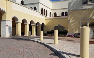 'Muôn hình vạn trạng' trụ bê tông trên vỉa hè thế giới, chống cả khủng bố và nhiều mục đích khác