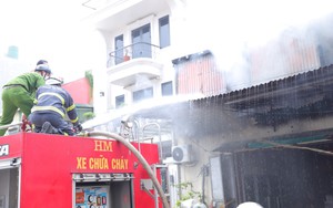 Hà Nội: Điều tra nguyên nhân đám cháy trong chợ đầu mối Đền Lừ