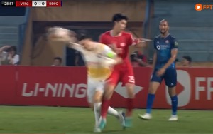 Cùng chơi xấu với Văn Lâm, Văn Quyết bị chỉ trích nhiều nhưng Nhâm Mạnh Dũng thì không