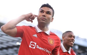 Tin nóng bóng đá sáng 26/5: MU chính thức giành vé Champions League, Oscar muốn trở lại Chelsea