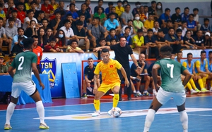 Văn Ý ngồi ngoài, futsal Việt Nam vẫn thắng đậm Quần đảo Solomon