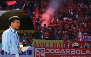 Bầu Hoàn lại ghi điểm khi kêu gọi CĐV Hải Phòng không đốt pháo sáng