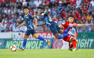 Thua 14 bàn sau 3 trận, CLB TPHCM vẫn đắm với HLV Vũ Tiến Thành