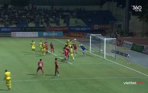 Quốc Phương tạt bóng như máy, rực sáng trong ngày Thanh Hóa vững vàng ngôi đầu V-League