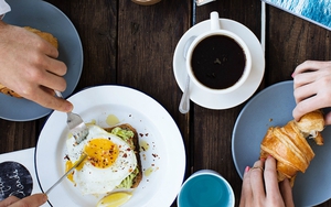 Những người giàu nhất thế giới thường ăn gì mỗi sáng để đầu óc minh mẫn, tăng khả năng tập trung và có tư duy logic? 