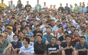 Hàng ngàn người xem siêu cúp bóng đá 7 người quốc gia chỉ ra sự khác biệt giữa 'chuyên nghiệp' và 'phong trào'