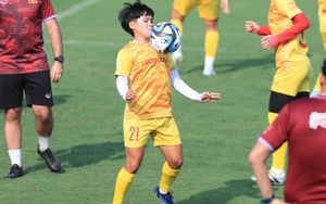 Cô gái 1m52 của tuyển nữ Việt Nam: ‘Mình nhỏ con thì phải nhanh, kỹ thuật mới qua người được’