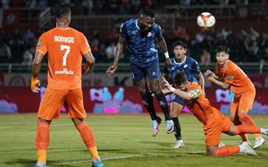 TPHCM thắng được Đà Nẵng, HLV Vũ Tiến Thành tiết lộ đã hạ mình làm điều không tưởng trước cầu thủ