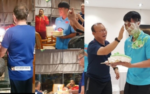 HLV Troussier có hành động ấm áp như thầy Park trong ngày đặc biệt của 'Vua giải trẻ' U22 Việt Nam