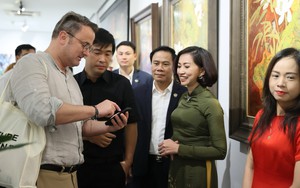 Khi nghệ thuật là cầu nối không lời