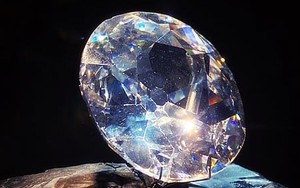 Viên kim cương khét tiếng nhất thế giới trên vương miện nữ hoàng Anh không được xuất hiện trong lễ đăng quang của Vua Charles