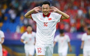 Chạy như cầu thủ Ngoại hạng Anh, tiền vệ U22 Việt Nam xứng danh 'Người không phổi'