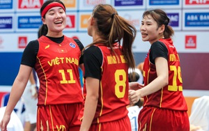 Cặp song sinh Việt kiều vỡ òa cảm xúc khi bóng rổ Việt Nam tạo địa chấn trước Thái Lan, trả món nợ từ SEA Games 31