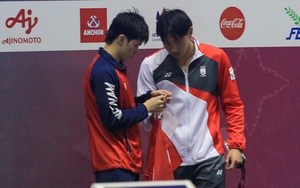 Vừa giành HCV Trần Hưng Nguyên có hành động đẹp với đối thủ, được VĐV Thái Lan xin chụp ảnh như idol