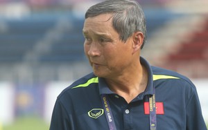 HLV Mai Đức Chung so sánh U22 Việt Nam với đội nữ, tiết lộ nỗi sợ khiến tuyển Philippines ám ảnh