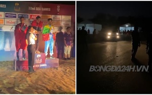 Nữ hoàng đi bộ Việt Nam Thanh Phúc được trao HCV dưới ánh sáng 'độc lạ' SEA Games 32