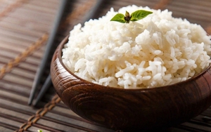 Ăn cơm nguội trong tủ lạnh gây ung thư?