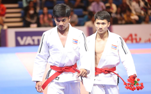 HLV Thái Lan phản đối dữ dội khiến trọng tài phải nhận sai rồi đưa ra phán quyết bất ngờ 